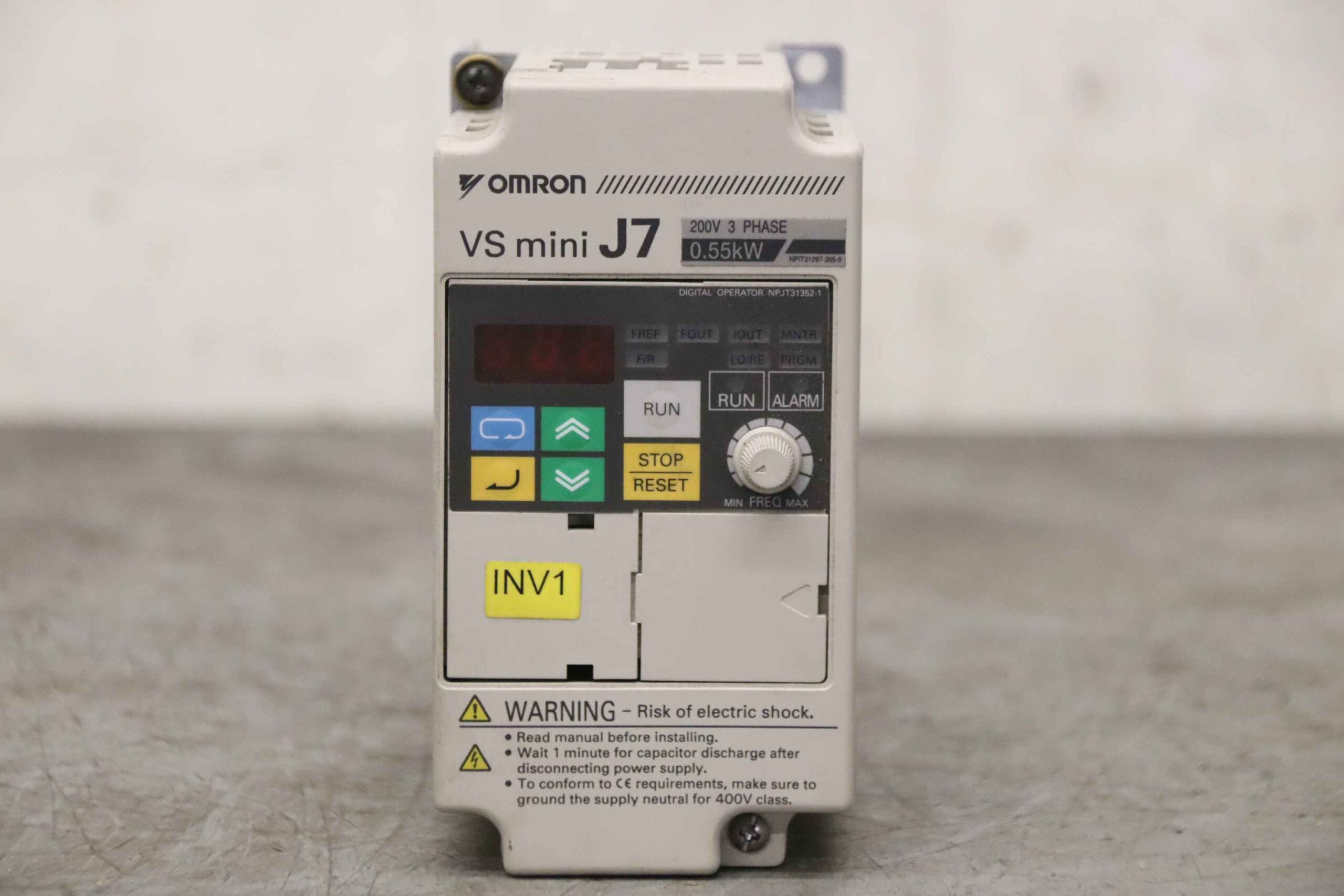 Frequenzumrichter 0,55 kW von Omron - VS mini J7 CIMR-J7AZ20P4
