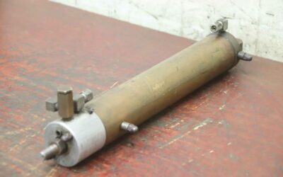 Hydraulikzylinder von unbekannt - Hub 200 mm