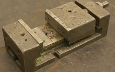 Maschinenschraubstock von Stahl - Spannweite 105 mm