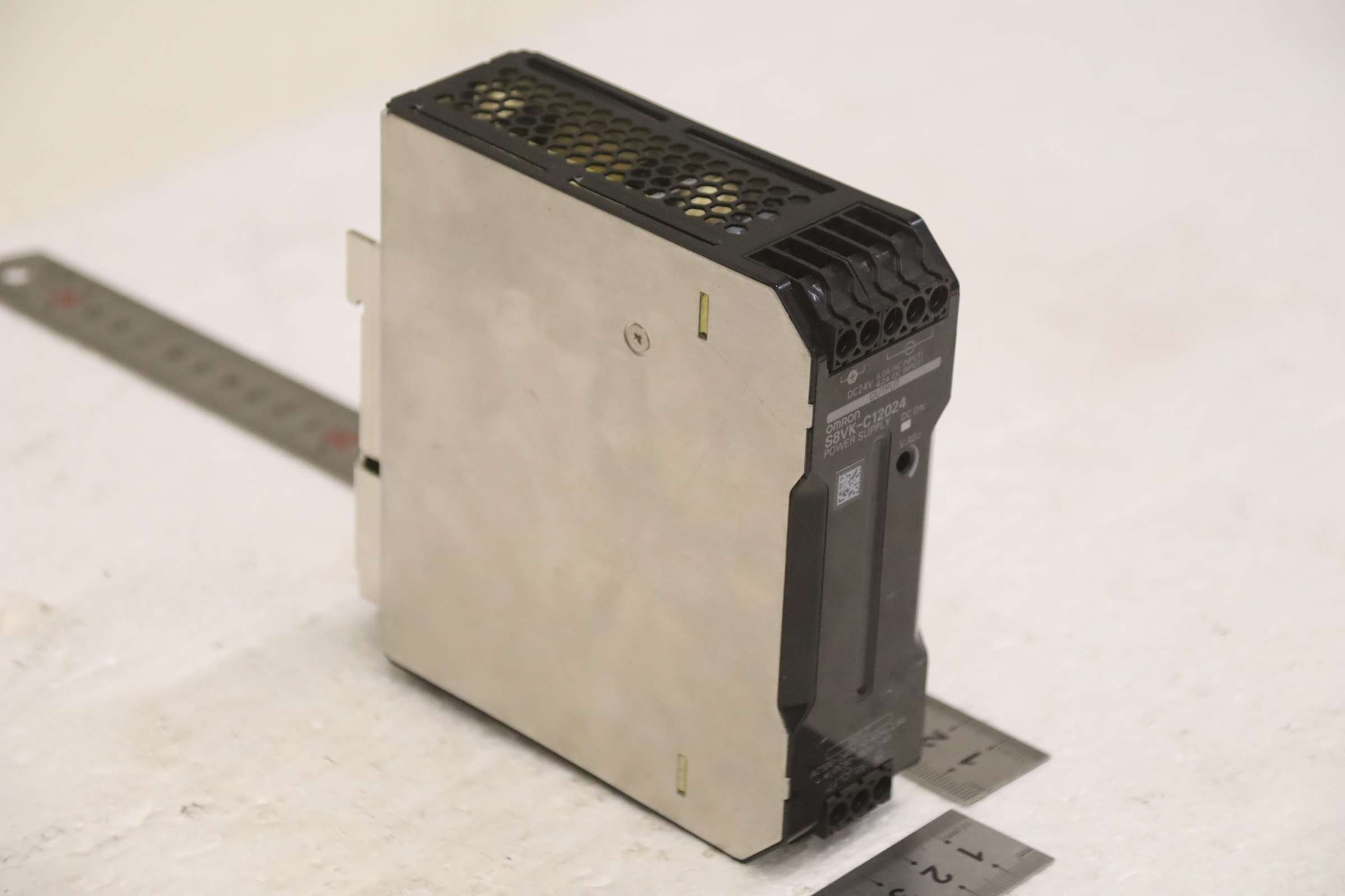 Power Supply Hutschienen-Netzteil von Omron - S8VK-C12024 – Bild 2