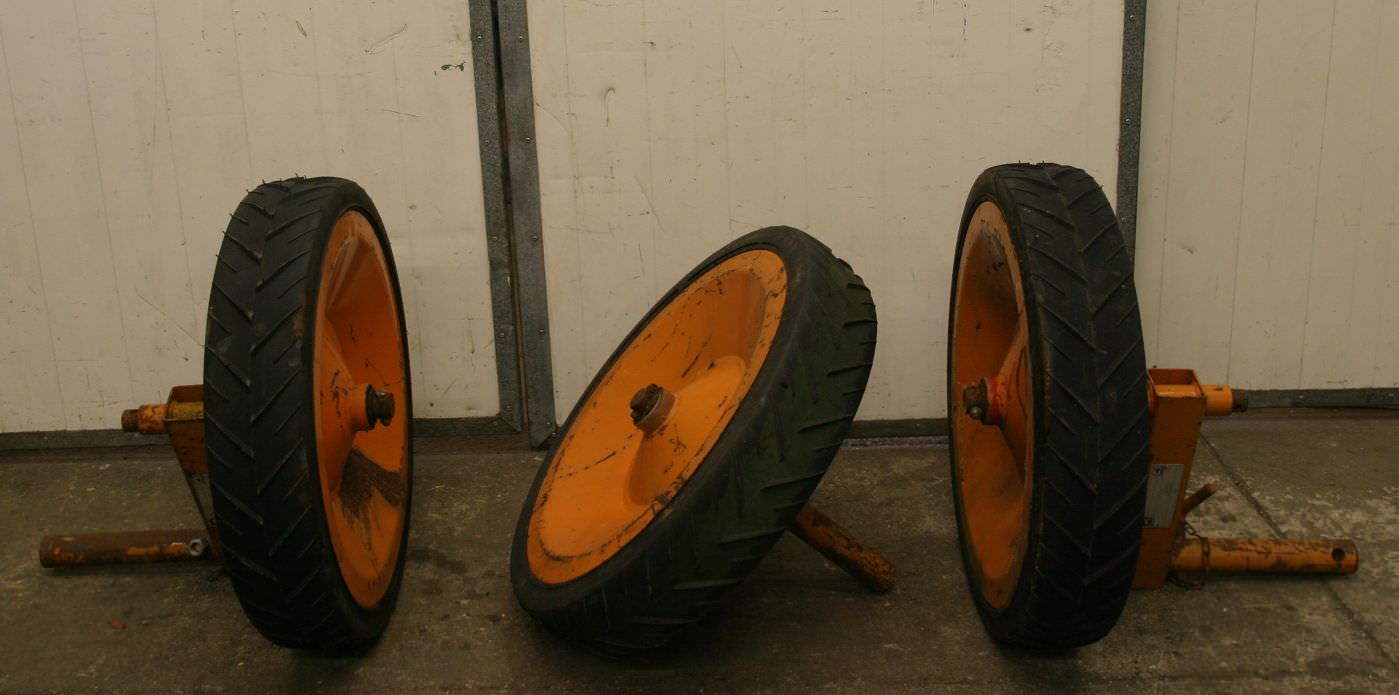 Reifen mit Felgen 3 Stück von Amazone - Ausleger Citan