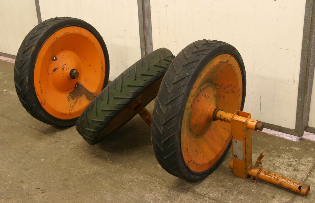 Reifen mit Felgen 3 Stück von Amazone - Ausleger Citan – Bild 3