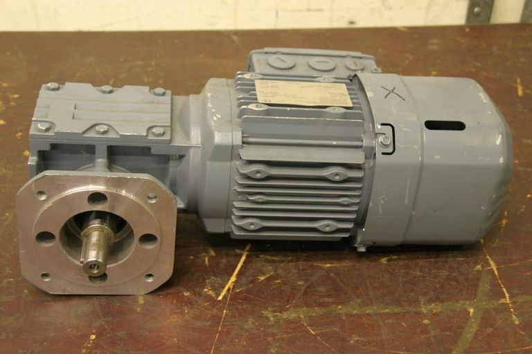 Getriebemotor 0,75 kW 98 U/min von SEW EURODRIVE - WF30DRS80S4BE1 – Bild 2