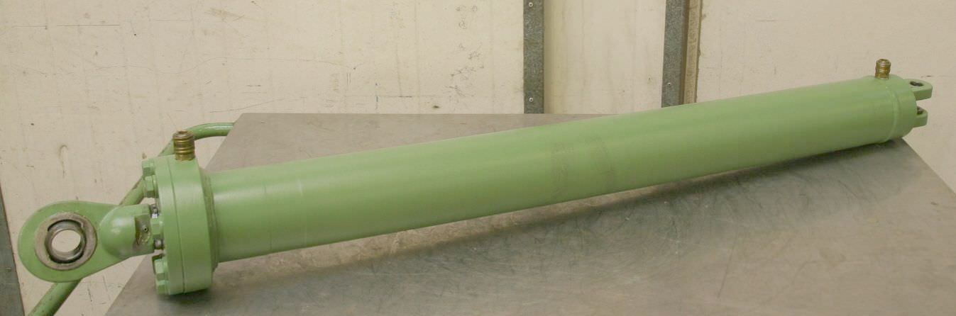 Hydraulikzylinder von unbekannt - Hub 940 mm Kolbenstange 60 mm