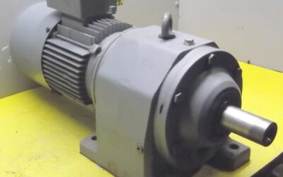 Alternative view of Getriebemotor 0,88/1,3 kW 21/41 U/min von SEW Eurodrive - R73WD90S-4