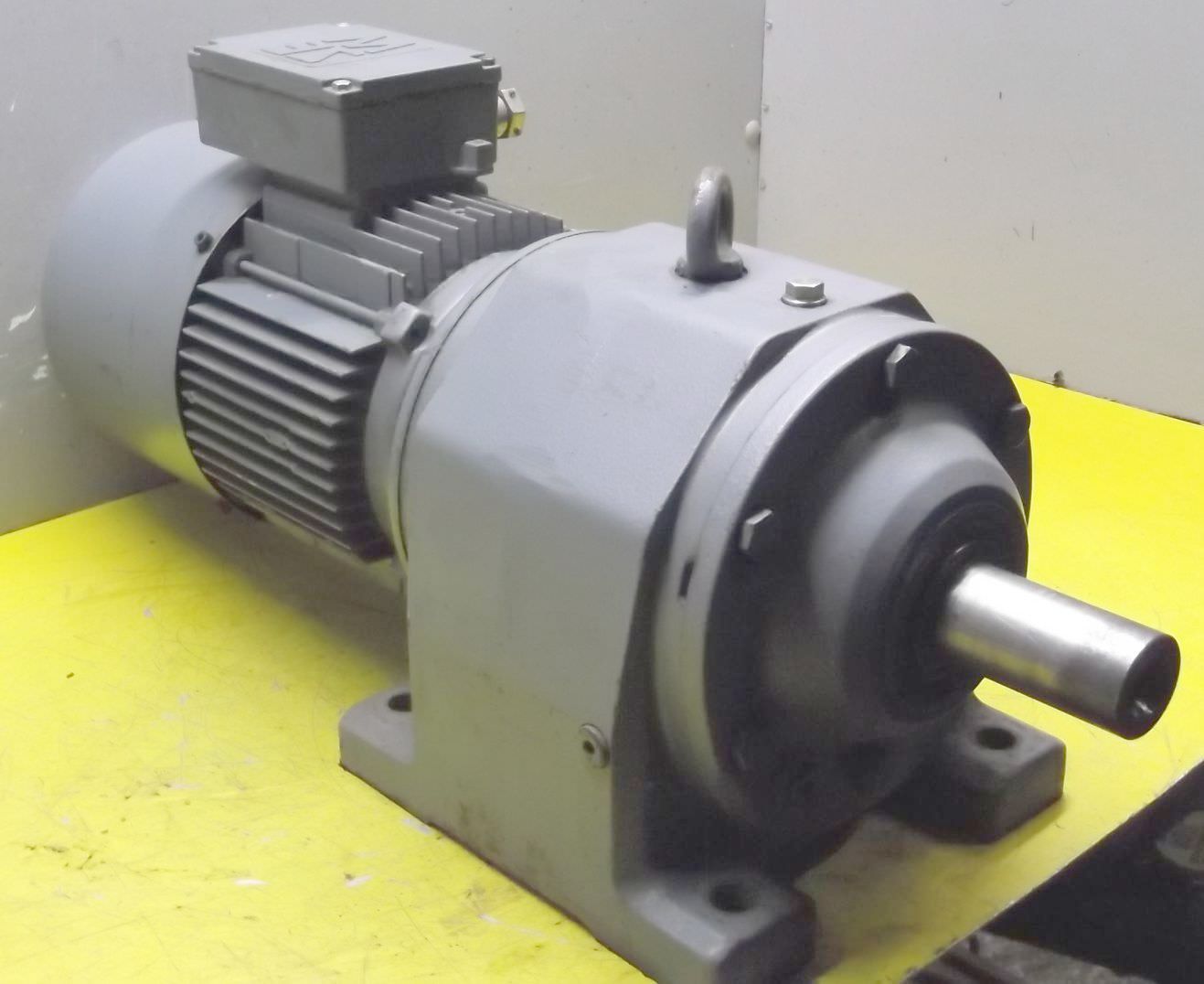 Getriebemotor 0,88/1,3 kW 21/41 U/min von SEW Eurodrive - R73WD90S-4 – Bild 2