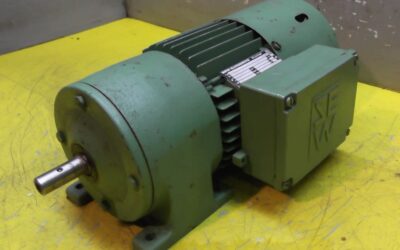 Getriebemotor 0,15 kW 42 U/min von SEW EURODRIVE - R30DT71C6B