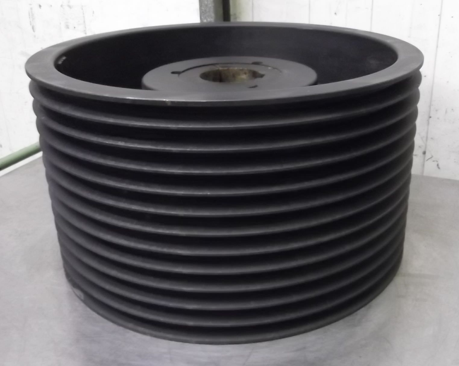 Keilriemenscheibe 12 rillig von Guss - SPC 570-12 (22 mm) – Bild 2