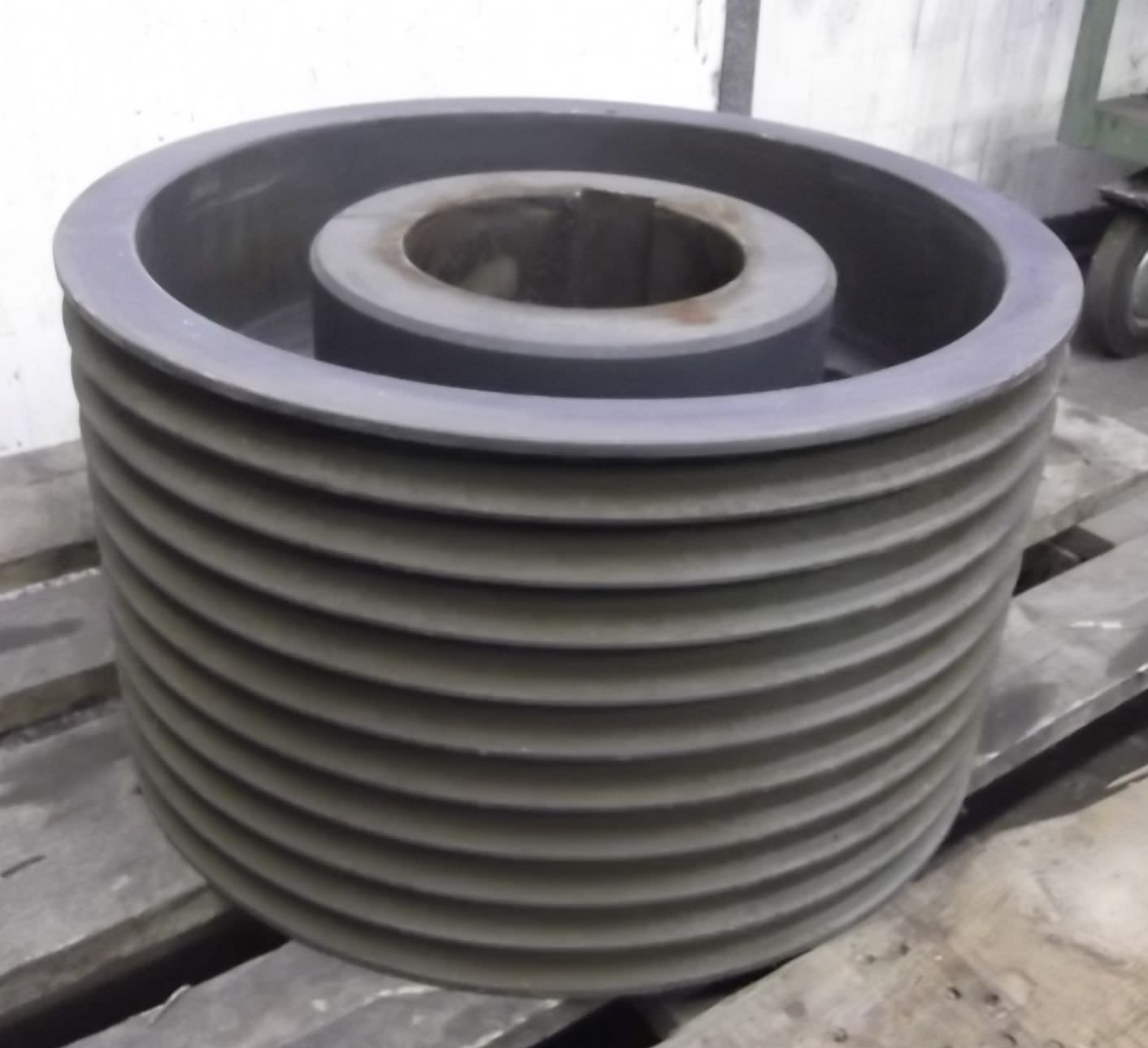 Keilriemenscheibe 10 rillig von Guss - SPC 460-10 (22 mm) – Bild 2