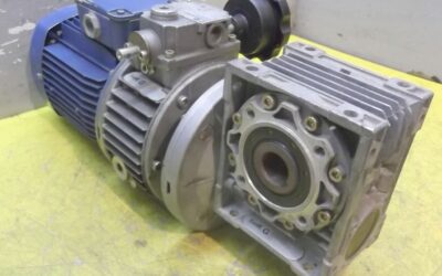 Alternative view of regelbarer Getriebemotor 0,37 kW 22,5-133 U/min von MOTOVARIO - NK/005/F