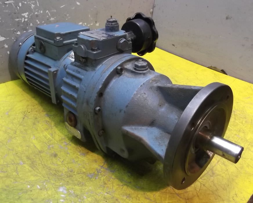 regelbarer Getriebemotor 0,37 kW 20-100 U/min von Motovario - TKRR/5 – Bild 2