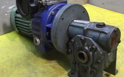 Alternative view of regelbarer Getriebemotor 0,37 kW 35-180 U/min von MOTOVARIO - TKF/5