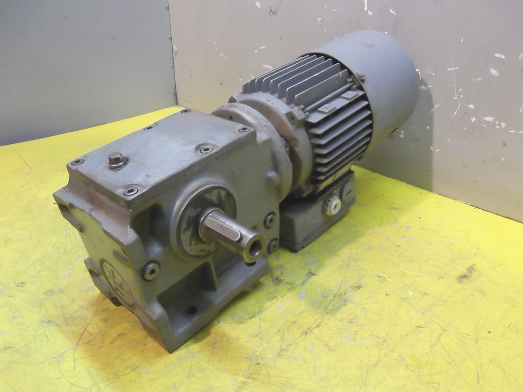Getriebemotor 0,37 kW 136 U/min von SEW EURODRIVE - S40DT71D-4B