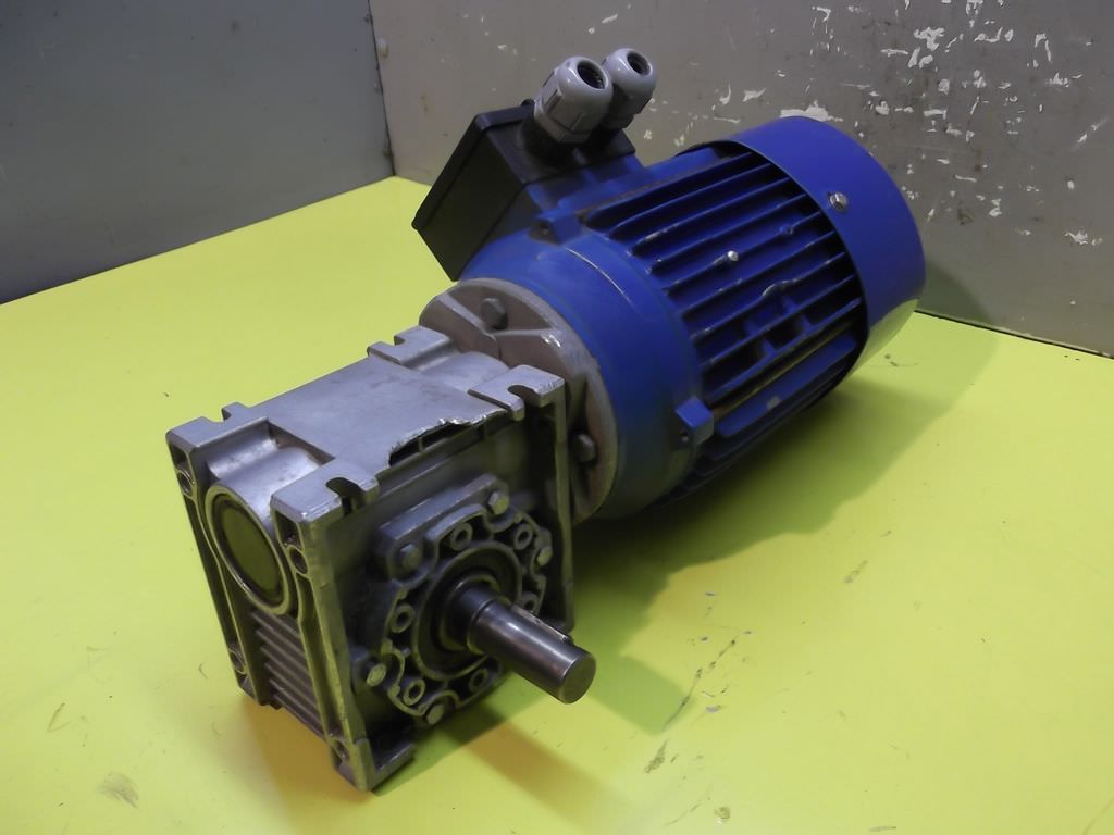 Getriebemotor 0,37 kW 120 U/min von Seva - SEV-04WHAM71B4