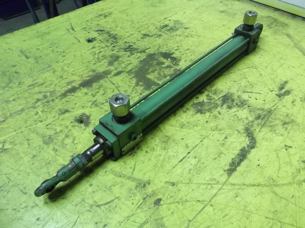 Hydraulikzylinder von Rexroth - CD70B25/16-260