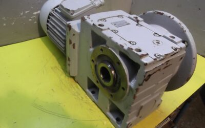 Alternative view of Getriebemotor 1,5 kW 64 U/min von Lenze - 9LH4-983H