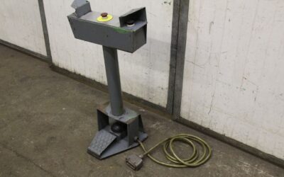 Zweihand-Bedienpult mit Fußschalter von unbekannt - Zweihand