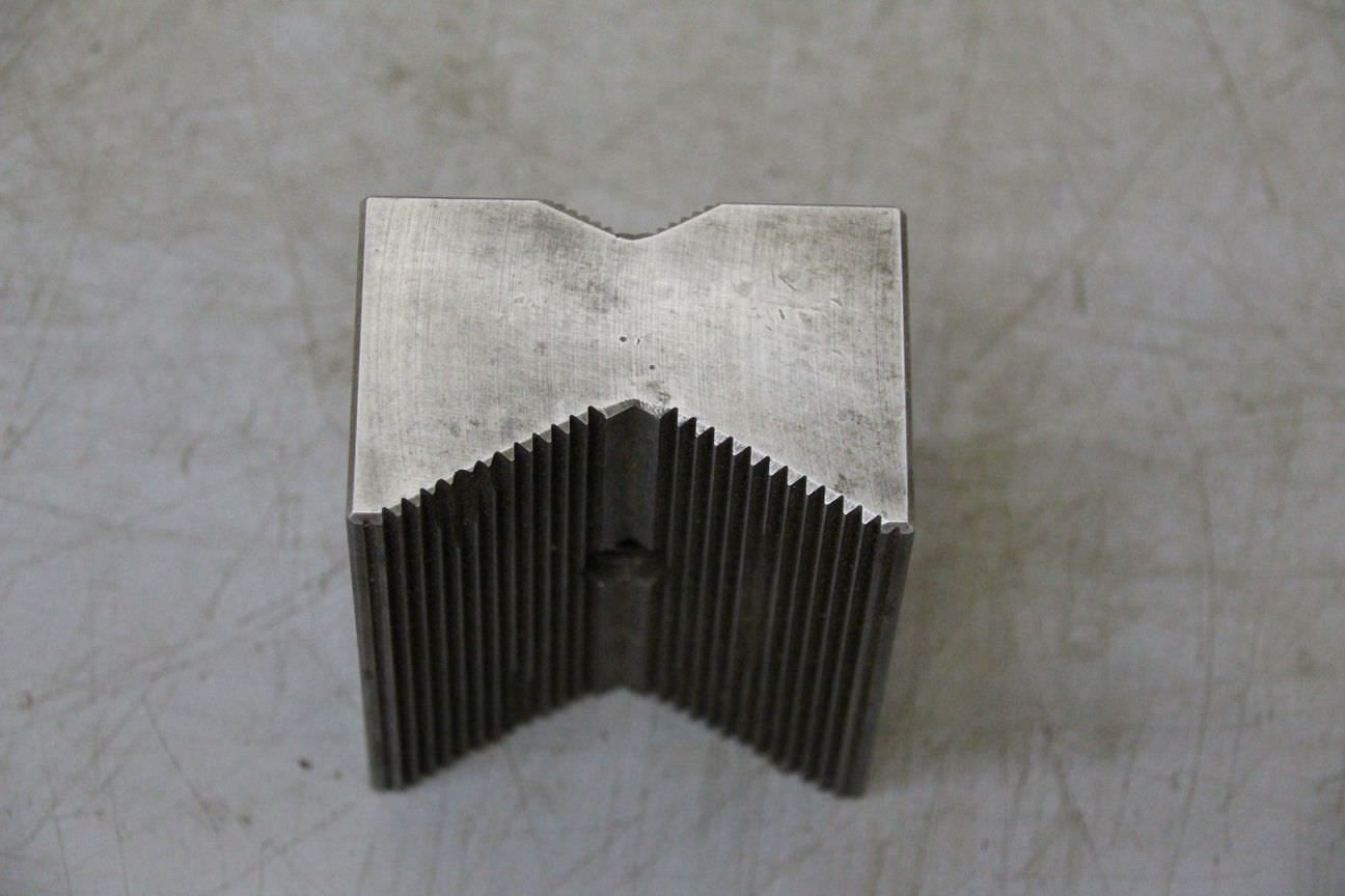 Anreissprisma 1 Stück von Stahl - 80/54/H100 mm – Bild 3