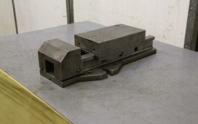 hydraulischer Maschinenschraubstock defekt von Unbekannt - Spannweite 340 mm