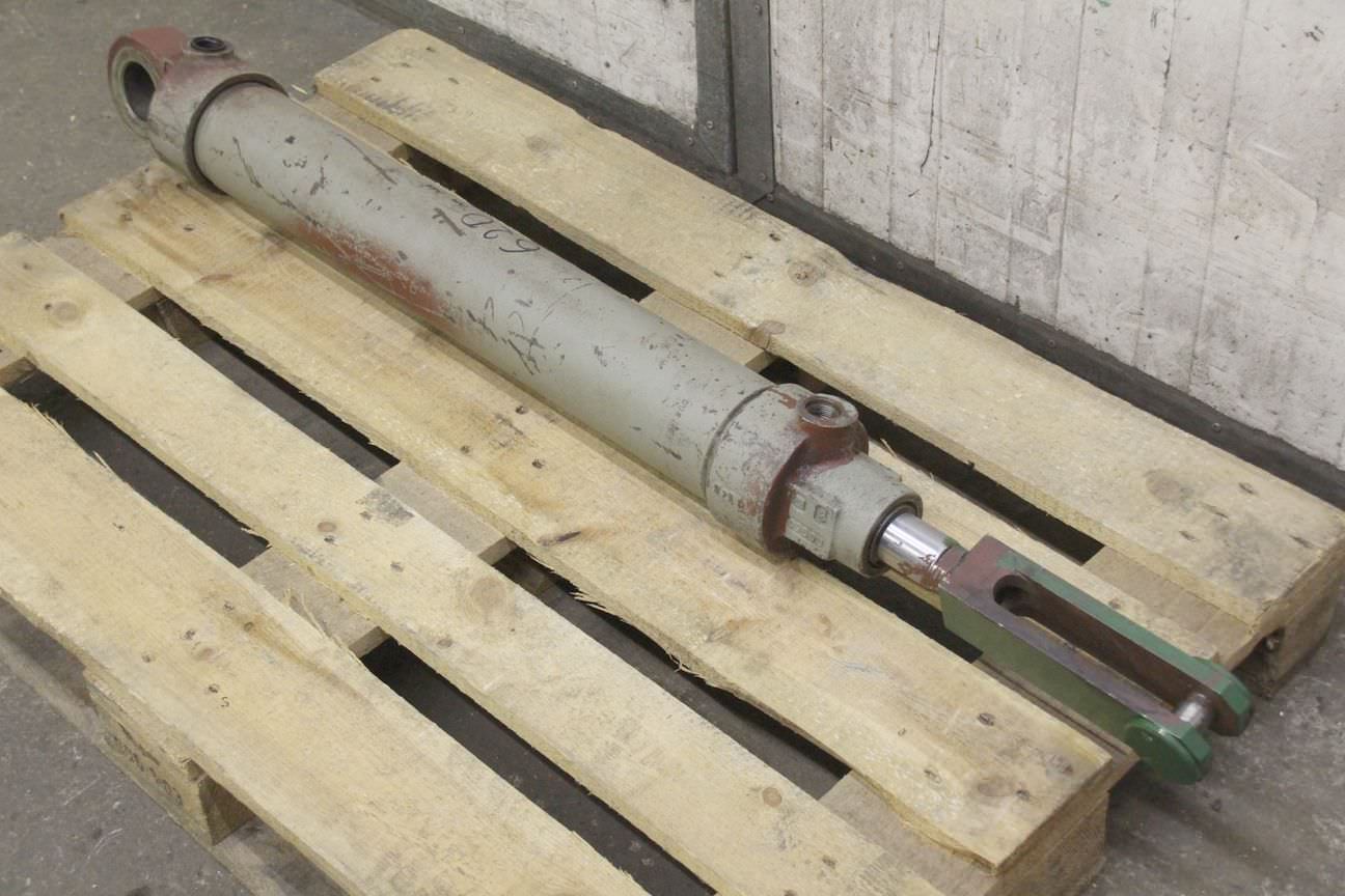 Hydraulikzylinder von ORSTA - Hub 620 mm