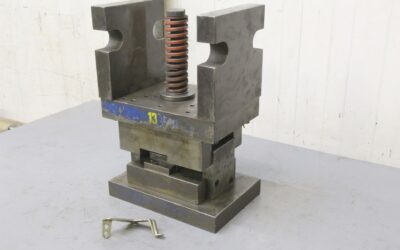 Stanzwerkzeug mit Biegefunktion von unbekannt - 300/205/H445 mm