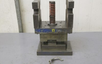 Alternative view of Stanzwerkzeug mit Biegefunktion von unbekannt - 300/205/H445 mm