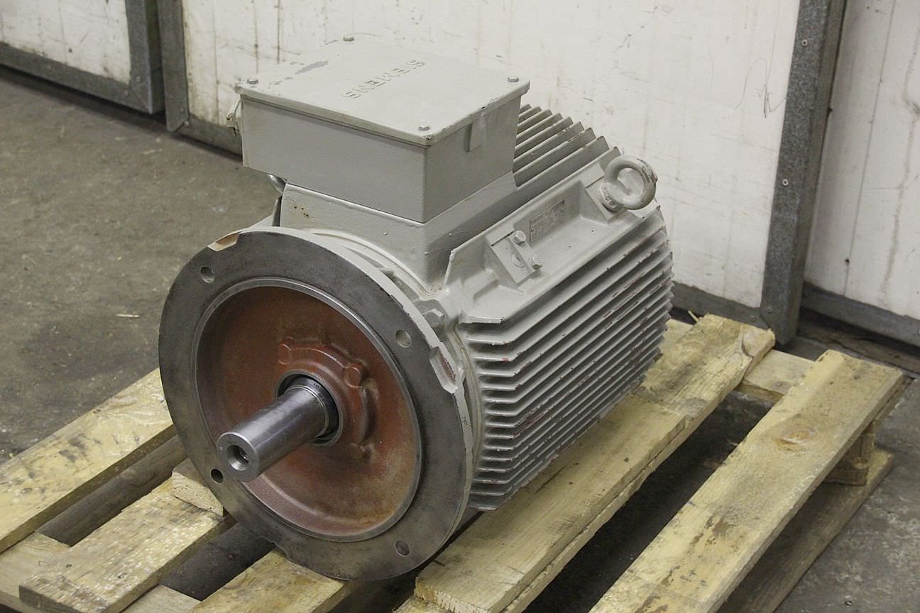 Elektromotor 30 kW 2945 U/min von Siemens - 1 LA6206-2AA61-Z 200L IM B5