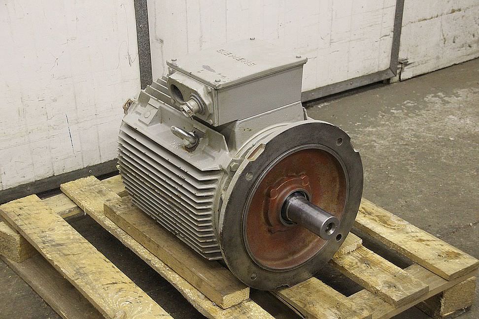 Elektromotor 30 kW 2945 U/min von Siemens - 1 LA6206-2AA61-Z 200L IM B5 – Bild 2