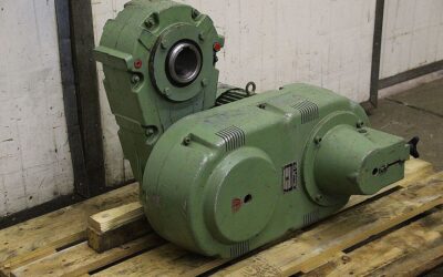 Alternative view of regelbarer Getriebemotor 4 kW 7,4-42,3 U/min von Lenze - 275-HD-283-112-4