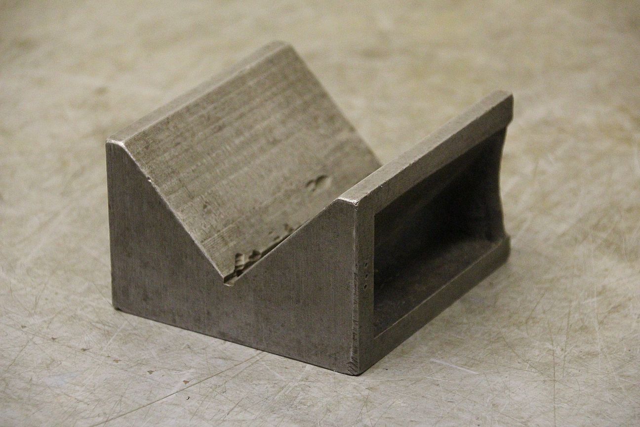 Anreissprisma 1 Stück von Guss - 105/110/H68 mm