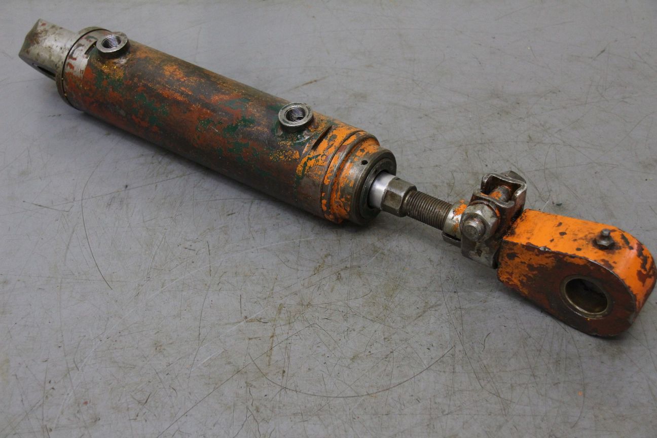 Hydraulikzylinder von unbekannt - Hub 138 mm