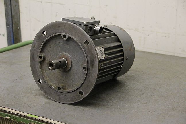 Elektromotor 1,5 kW 935 U/min von MEZ - 1AP100L-6