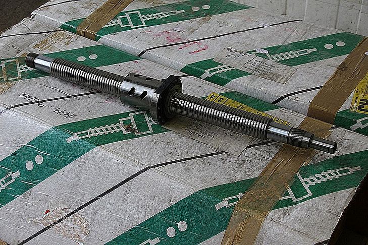 Kugelumlaufspindel mit Mutter von WARNER ELECTRIC - Gewindelänge 455