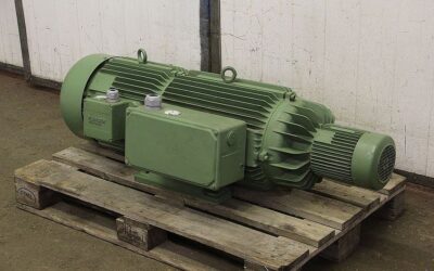 Frequenzumformer 165 V 300 Hz 26 kVA von Flender - 2 GR200/230