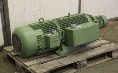 Alternative view of Frequenzumformer 165 V 300 Hz 26 kVA von Flender - 2 GR200/230