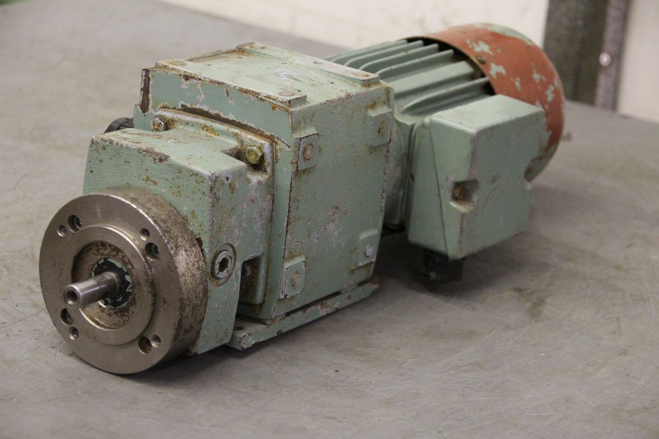 regelbarer Getriebemotor 0,25 kW 64 - 640 U/min von VEM - KMER 71 K 4