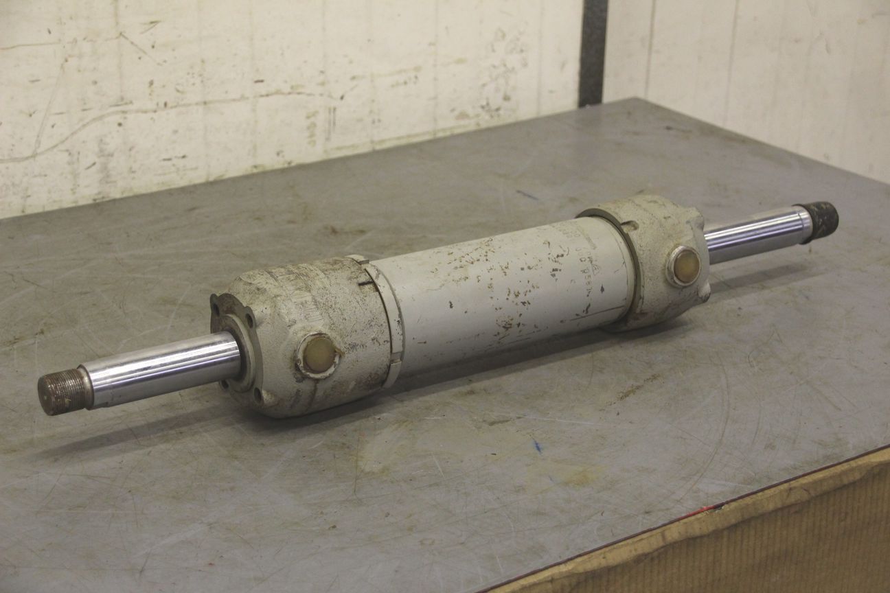 Hydraulikzylinder von ORSTA - Hub 200 mm TGL10901 – Bild 2