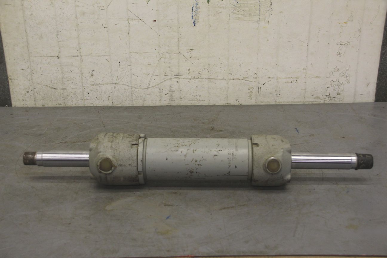 Hydraulikzylinder von ORSTA - Hub 200 mm TGL10901 – Bild 3