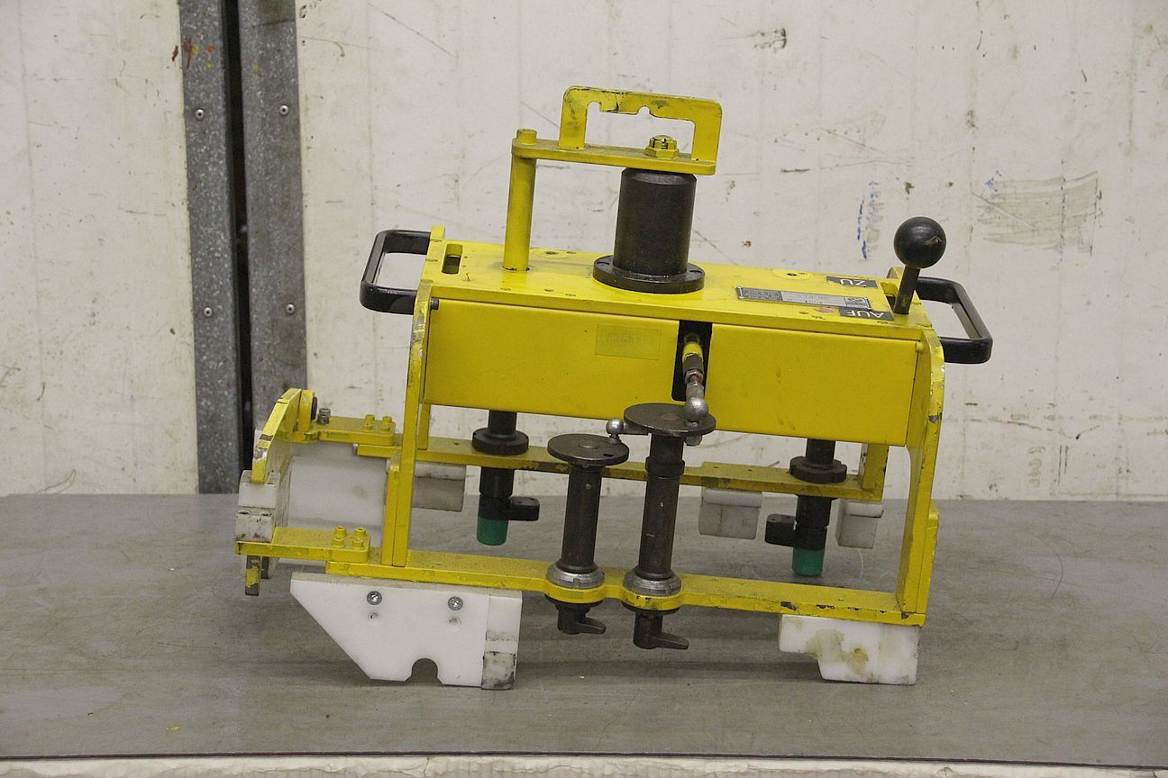 Montage-Gehänge für Kran von BMW - Spannweite 635 mm – Bild 3