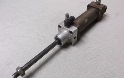 Pneumatikzylinder von unbekannt - Hub 100 mm