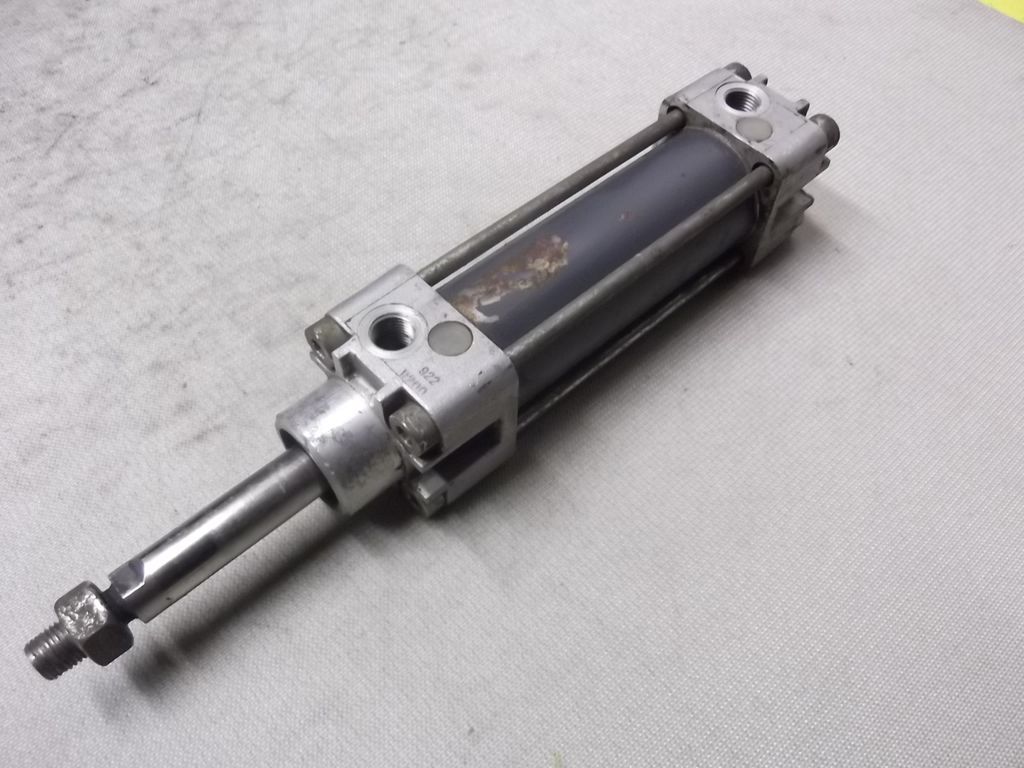 Pneumatikzylinder von unbekannt - Hub 82 mm
