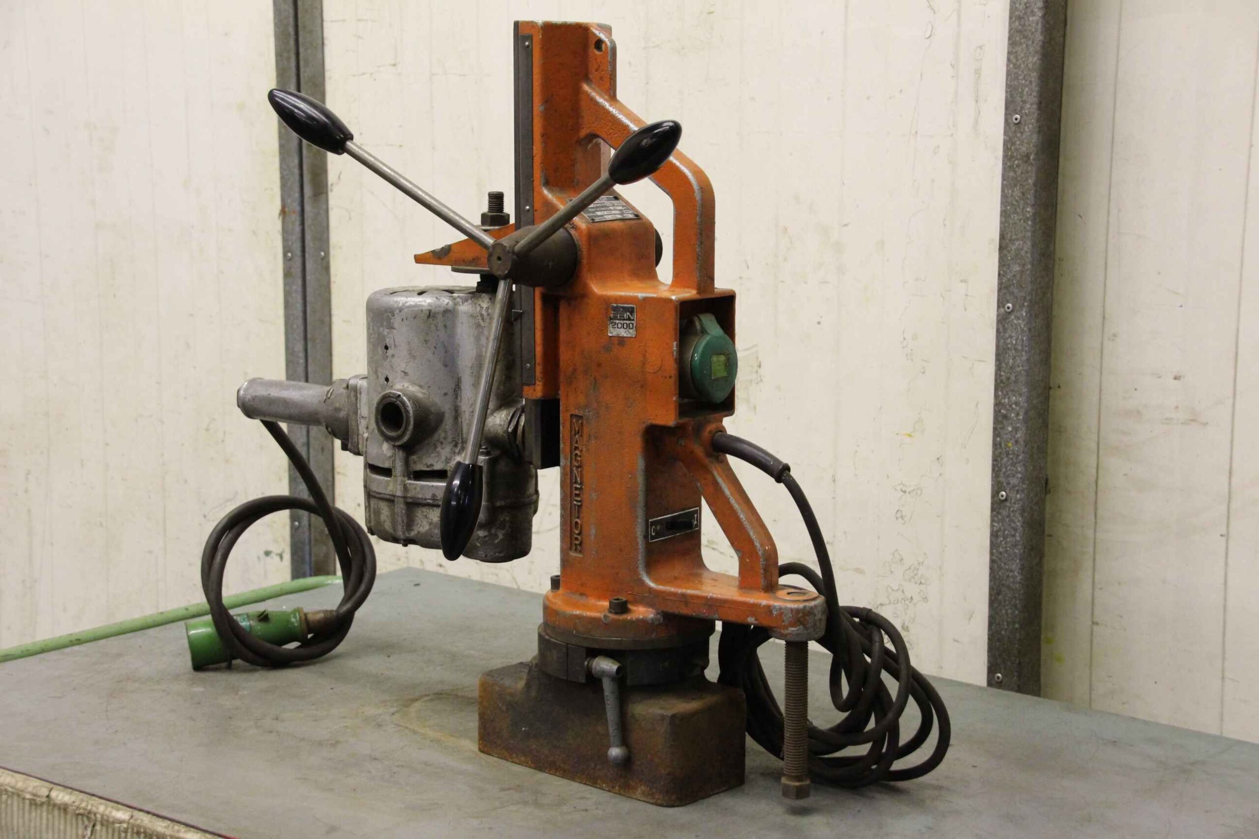 Magnetbohrmaschine 265 V/200 Hz von Magnetor AEG - P8 32 L HBE-IV