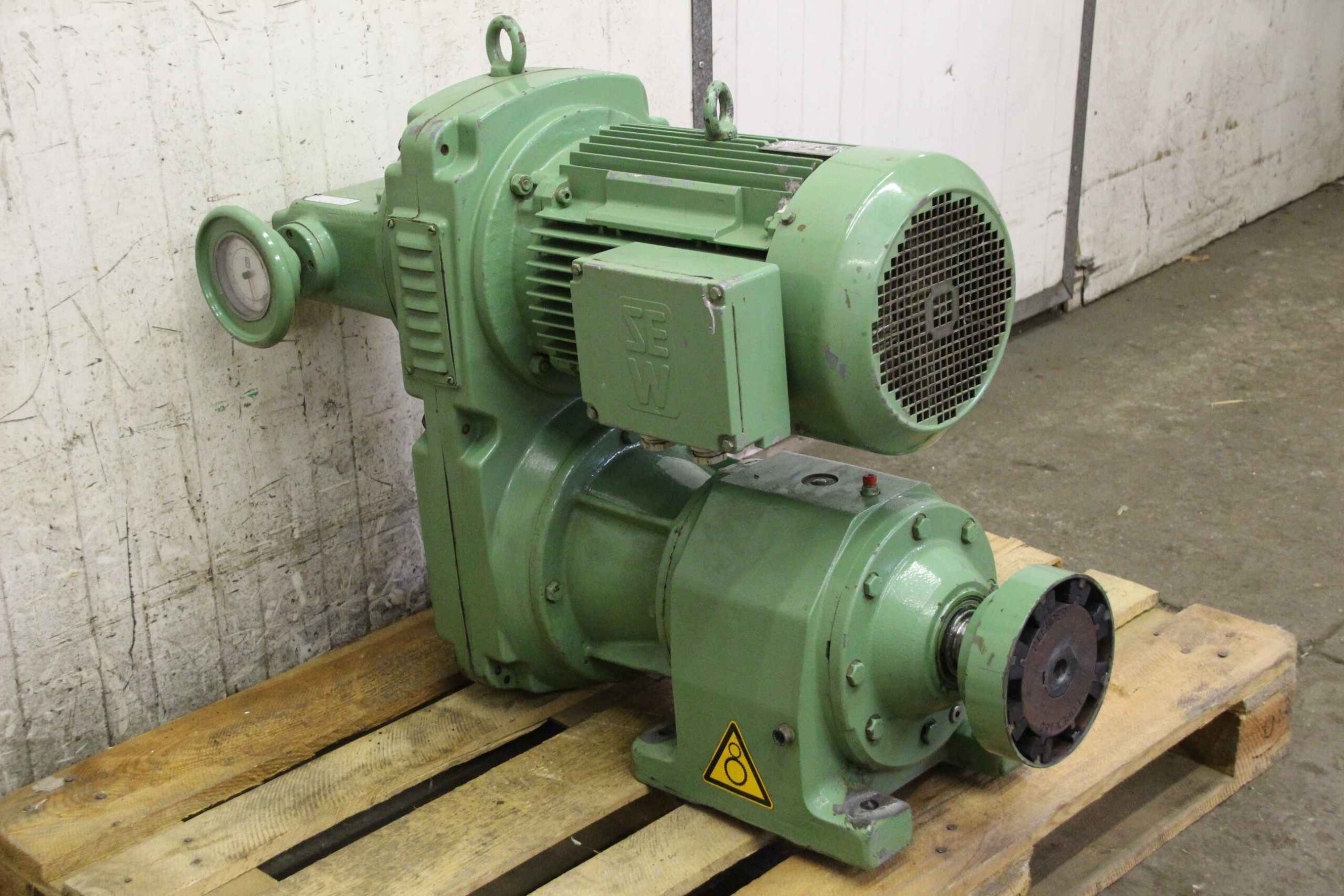 regelbarer Getriebemotor 9,2 kW 34-207 U/min von SEW EURODRIVE - DFV132ML-4 – Bild 2