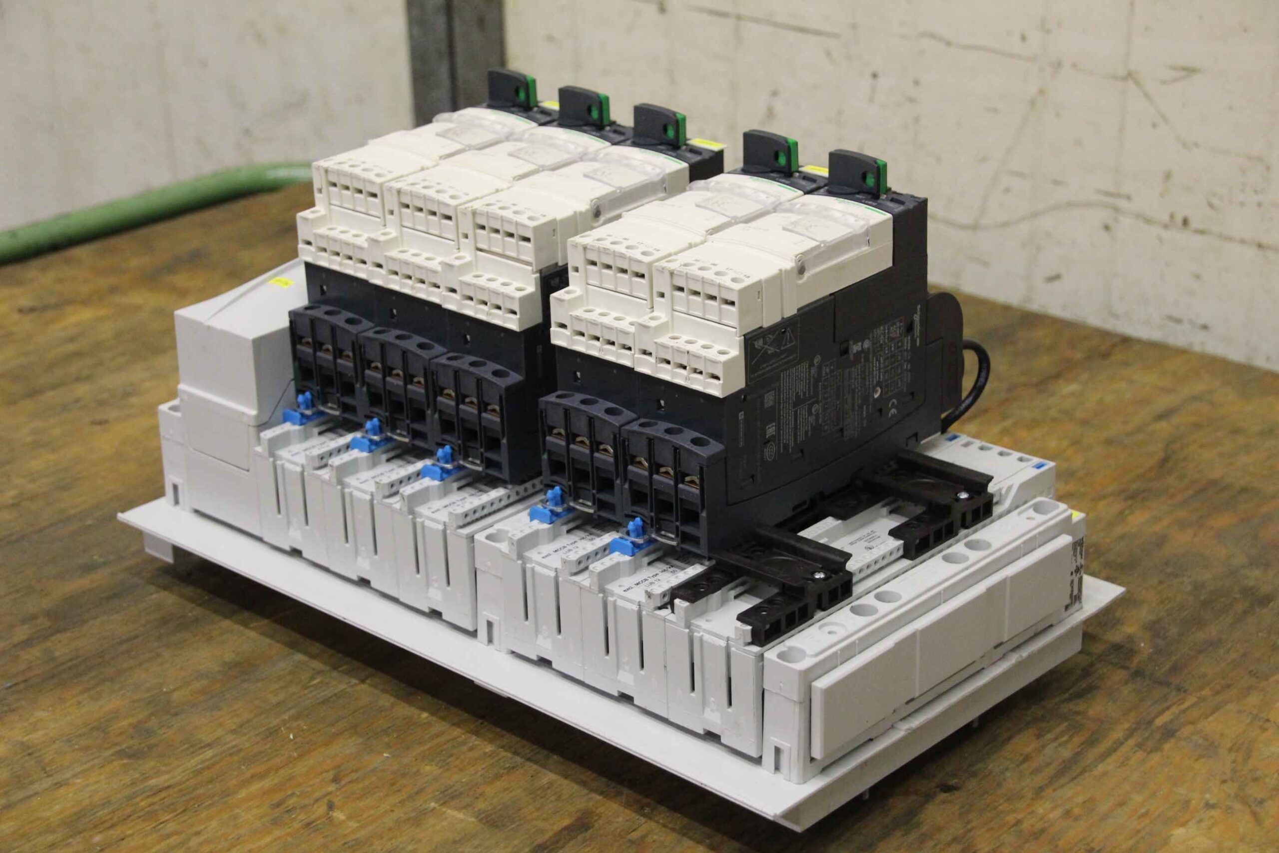 Steuerungsmodul von Schneider - LUCA 12 BL LUB12