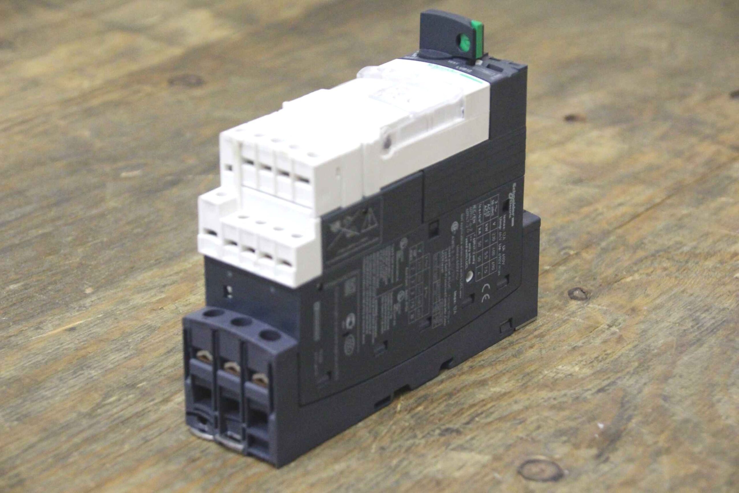 Steuerungsmodul von Schneider - LUCB12 BL LUB12