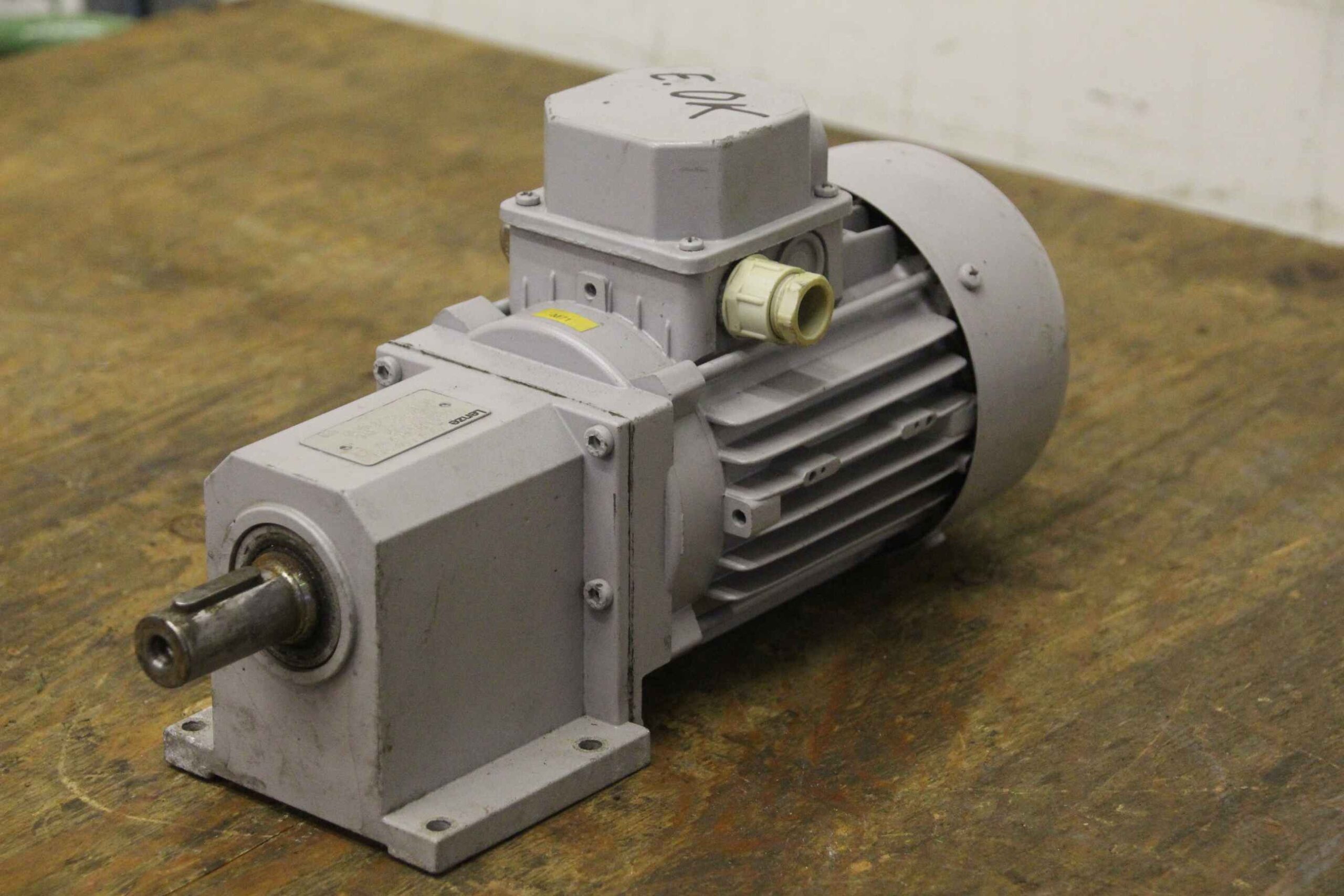 Getriebemotor 0,18 kW 174 U/min von Lenze - GST03-2 M VBR 063C32