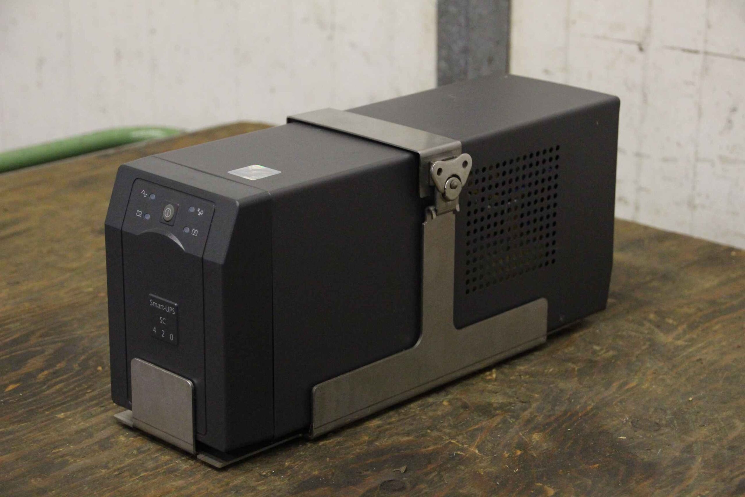 Stromversorgung von APC - Smart-UPS SC 420