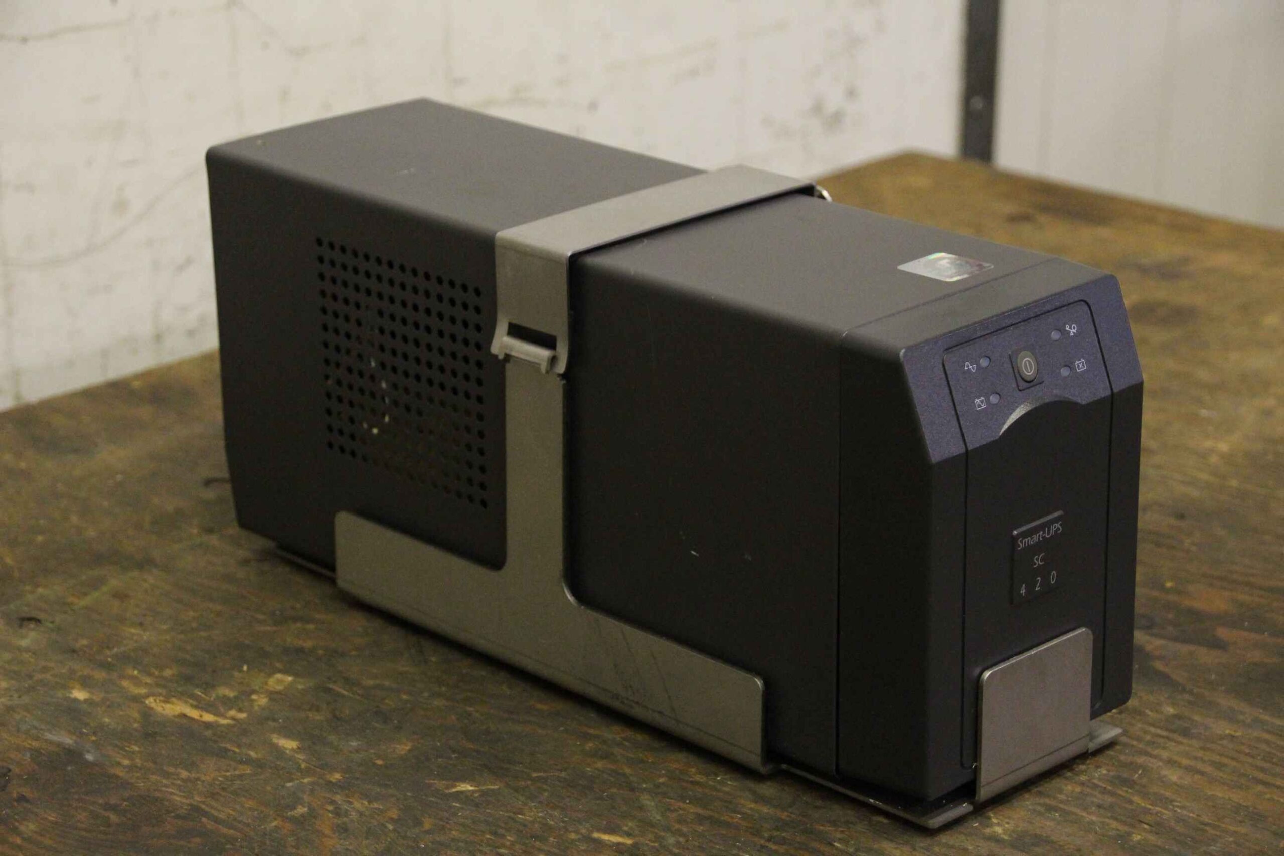 Stromversorgung von APC - Smart-UPS SC 420 – Bild 2