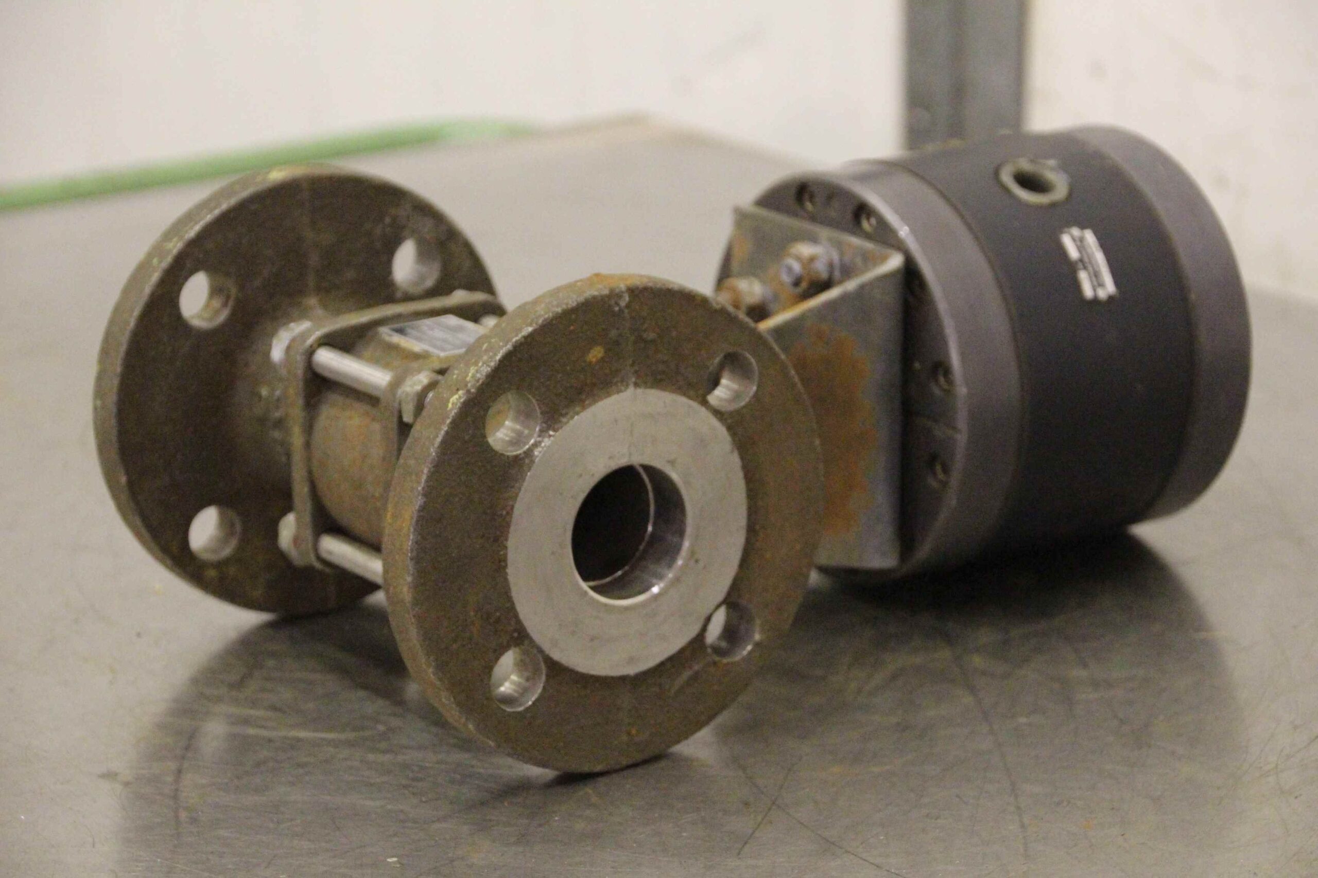 Absperrschieber mit Ventilantrieb pneumatisch von VEB MAW - NW40/32 ND 40 LDA 309-1