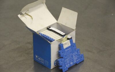 Alternative view of Relais 10 Stück von Finder - 38.51.0.240.0060